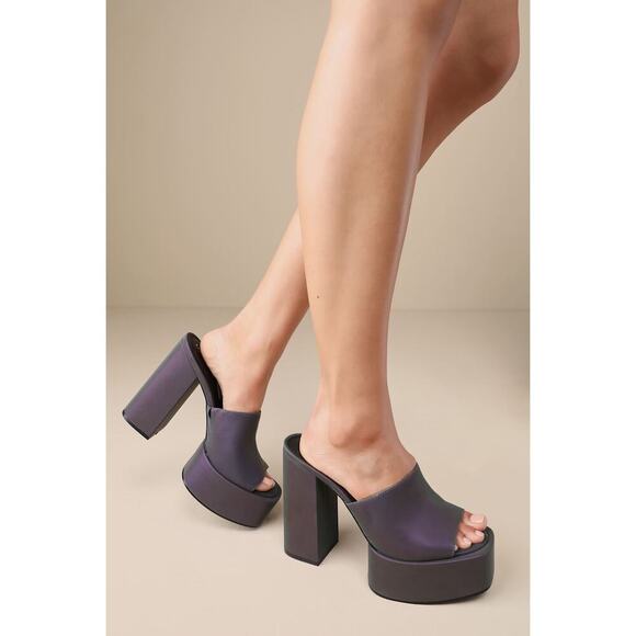 D'Amelio Footwear Ravina Multi Reflective Platform Sandals - Picture 4 of 5